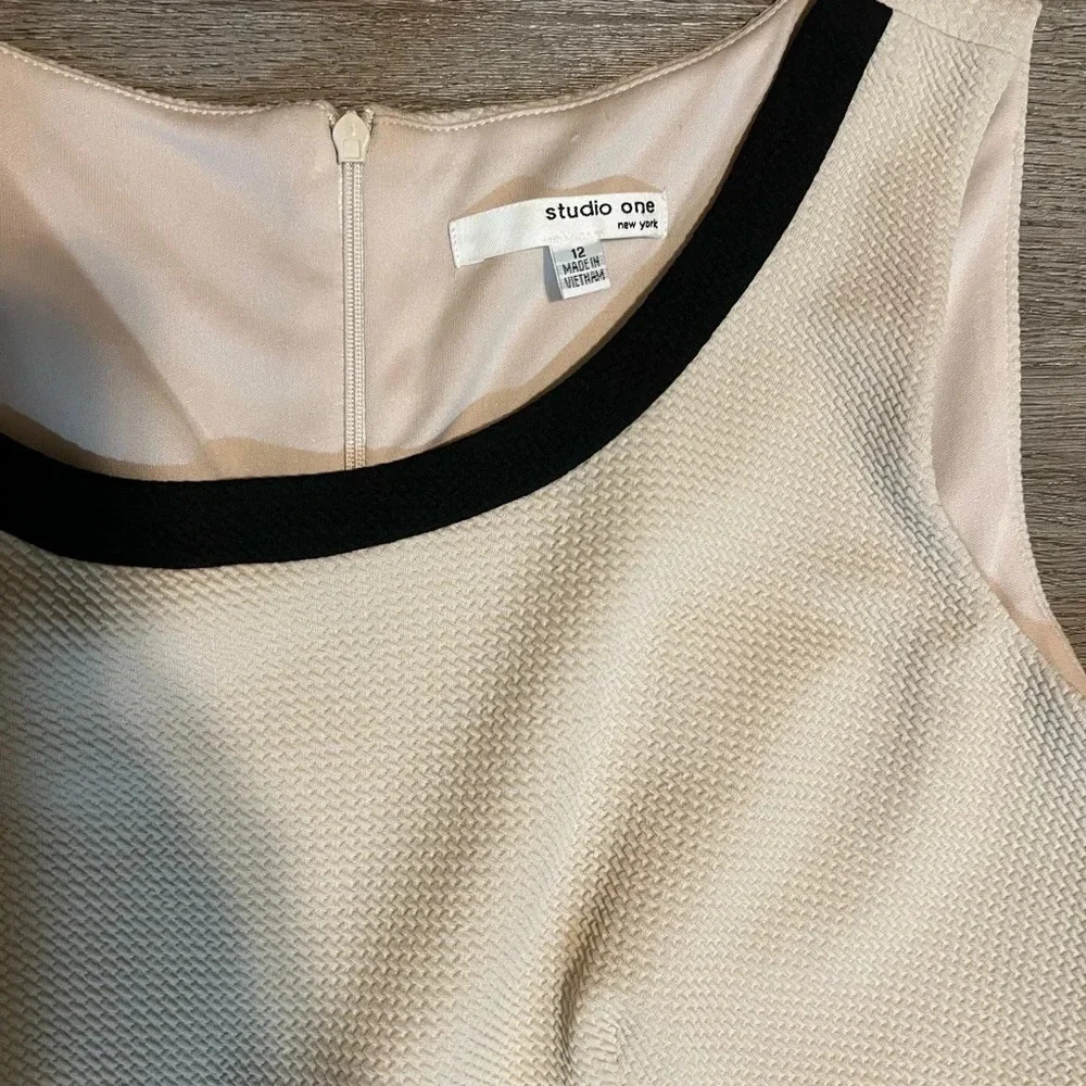 Studio One New York Modern Cut Gold Chain Detail Dress Size 12 - Picture 6 of 6